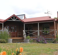 Eagle's Roost Farmstay BB - Getaway Accommodation