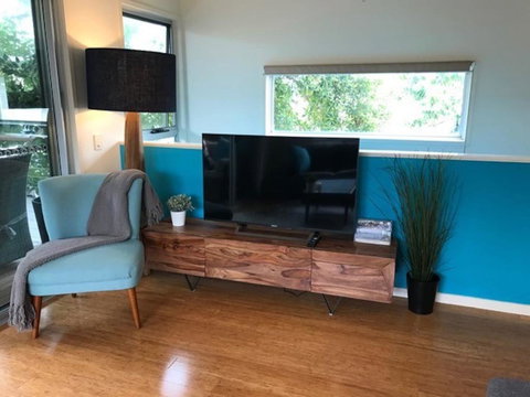 Easy Breezy Beach Shack - Getaway Accommodation 1