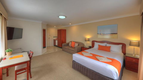 Endeavour Court Motor Inn - Getaway Accommodation 1