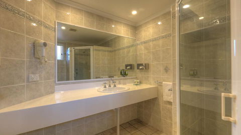 Endeavour Court Motor Inn - Getaway Accommodation 3