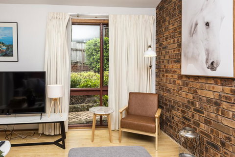 Epping 3BR 3BA Fast Wifi Easy Parking House - Getaway Accommodation 1