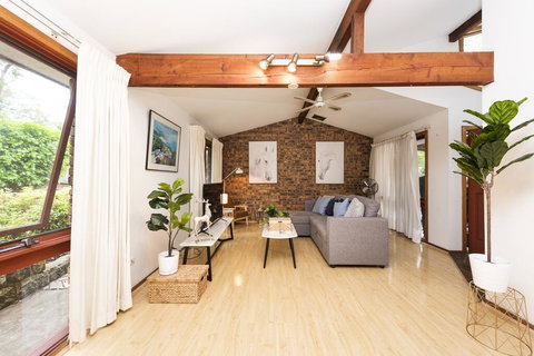 Epping 3BR 3BA Fast Wifi Easy Parking House - Getaway Accommodation 0