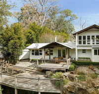 Equanimity - Beautiful character filled house - Getaway Accommodation