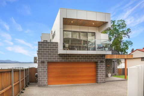 Eternity 141 - Room With Private Bathroom, Balcony Bed & Breakfast - Getaway Accommodation 1