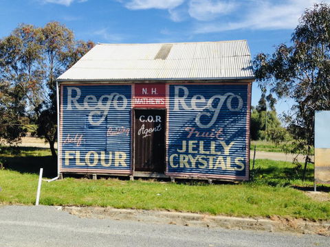 Eureka Hotel / Rainbow Brewery - Getaway Accommodation 2