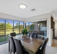 Fairway Village  Windaroo Lakes Golf Club - Getaway Accommodation