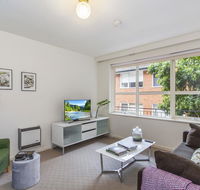 Family-friendly apartment in green Glen Iris - Getaway Accommodation