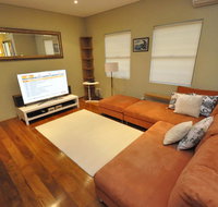 Glebe Self-Contained Modern One-Bedroom Apartment 47ROS - Getaway Accommodation