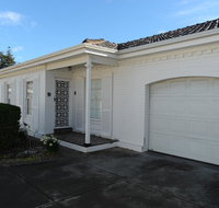 Glenelg Holiday Apartments-Colonial Square - Getaway Accommodation