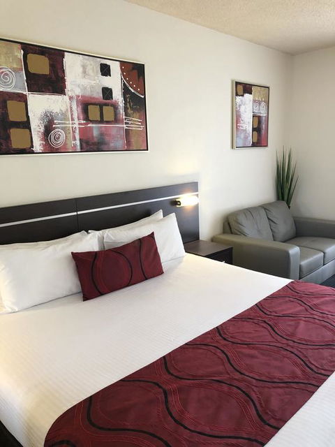 Golden West Motor Inn - Getaway Accommodation 1
