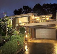 Great Views/Location 5 bedrooms in Glen Waverley - Getaway Accommodation