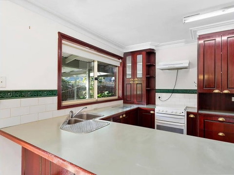 GUMS & ROSES - Family Home In The Heart Of Town. - Getaway Accommodation 3