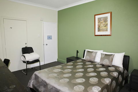Hampton Court Apartments - Getaway Accommodation 1