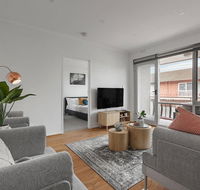 Heart of Ormond Apartment by Ready Set Host - Getaway Accommodation