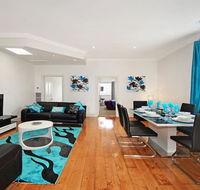 Hidden Gem in Cafe Strip Chadstone  King Bed - Getaway Accommodation