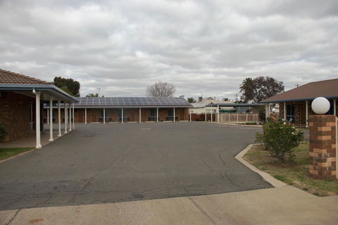 Highway Inn Motel - Getaway Accommodation 2