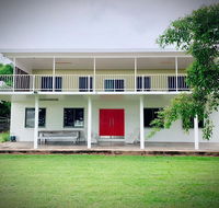 Holiday Rental - Huge House With Beach Views - Getaway Accommodation