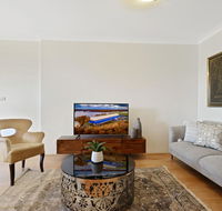 HomeHotel-Ultra Convenient Luxury Apartment close to Train Shops CBD - Getaway Accommodation