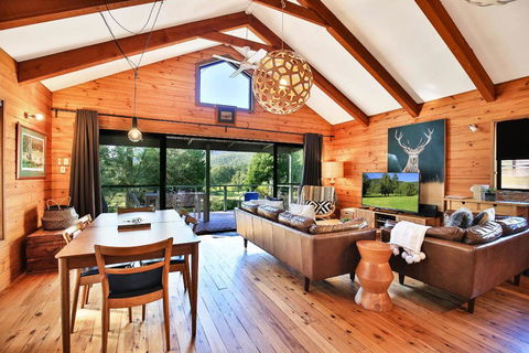 Kangaroo Valley Timber Cabin - Getaway Accommodation 0