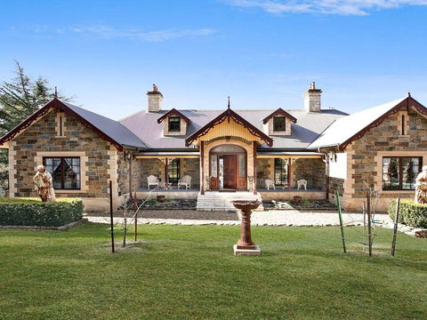 Kilburn - Views As Far As The Eyes Can See - Getaway Accommodation 0