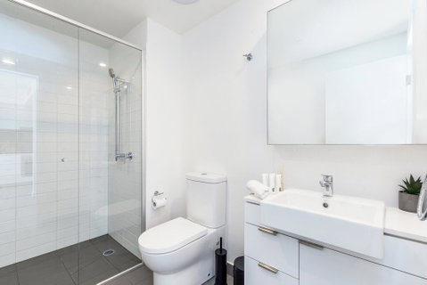 KOZYGURU FORTITUDE VALLEY AMAZING VIEW 2BED APT + FREE PARKING QFV010 - Getaway Accommodation 1