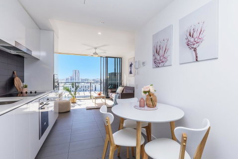 KOZYGURU FORTITUDE VALLEY AMAZING VIEW 2BED APT + FREE PARKING QFV010 - Getaway Accommodation 2