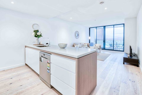 KOZYGURU FORTITUDE VALLEY HIGH LEVEL 2 BED APT + FREE PARKING QFV179-2612 - Getaway Accommodation 1