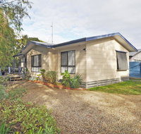 KYEEMA - FREE WIFI  NETFLIX - PET FRIENDLY OUTSIDE ONLY - Getaway Accommodation