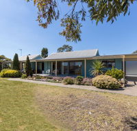 Lakeview - Waterviews on Newlands Arm - Getaway Accommodation