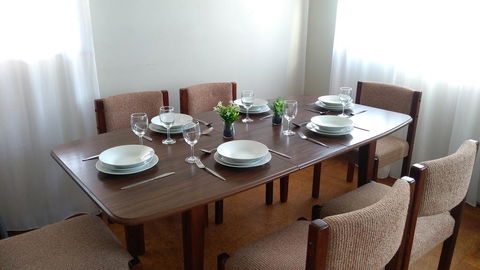 Large 5-Bedroom House With Wifi & Netflix Close To Taronga Western Plains Zoo - Getaway Accommodation 1