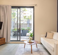 Large Apartment 2 Parking Spots and Pool - Getaway Accommodation