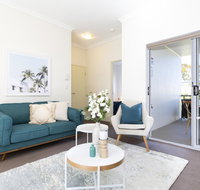 Light bright and spacious unit close to beaches - Getaway Accommodation