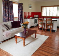 Lucky Mountain Cottage - Getaway Accommodation