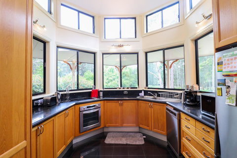 Lumeah House - Getaway Accommodation 2