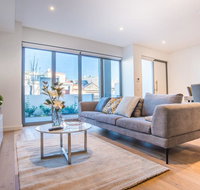 Luxurious Townhouse With Natural Light In Rosebery - Getaway Accommodation