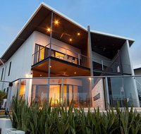 Marina Views Townhouse - Getaway Accommodation