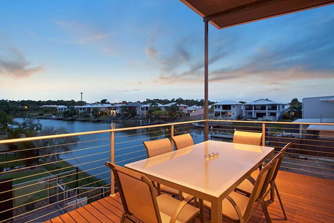 Marina Views Townhouse - Getaway Accommodation 1