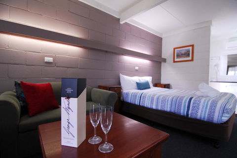 Mayfair Motel - Getaway Accommodation 1