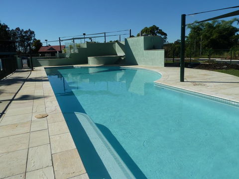 McNevins Logan Park Motel - Getaway Accommodation 0