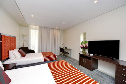 Mercure Centro Port Macquarie - Getaway Accommodation 1