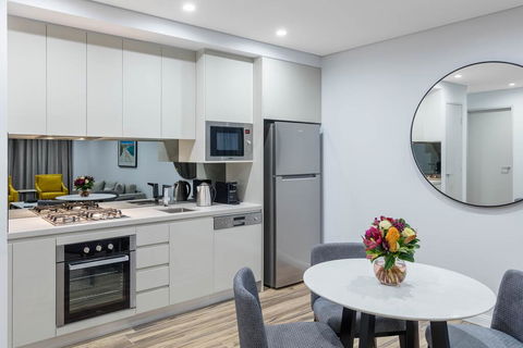 Meriton Suites Bondi Junction - Getaway Accommodation 1