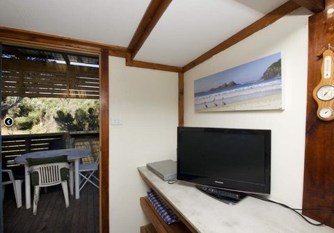 Mick's Beach Cottage - Seal Rocks Beachfront - Getaway Accommodation 3