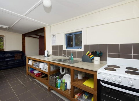 Mick's Beach Cottage - Seal Rocks Beachfront - Getaway Accommodation 2