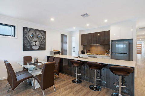 Modern Luxury At Christies Beach - Getaway Accommodation 1
