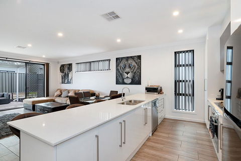 Modern Luxury At Christies Beach - Getaway Accommodation 0