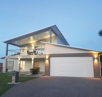Modern Luxury Ocean Views - Getaway Accommodation