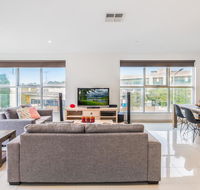 Modern Unit With Balconies Near Melbourne Airport - Getaway Accommodation
