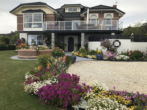 Moonlight Bay B&B Guest House - Getaway Accommodation 0