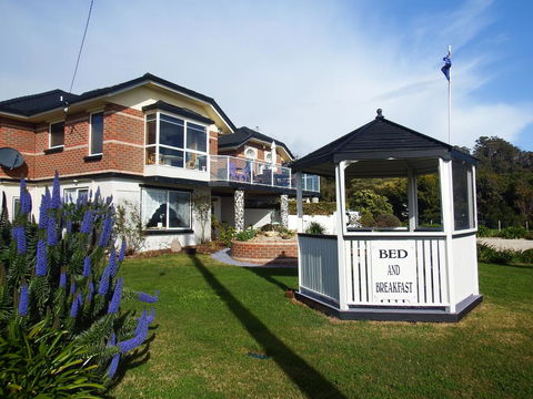 Moonlight Bay B&B Guest House - Getaway Accommodation 2
