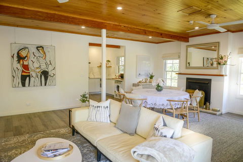 Myrtle Tree Lodge - Flowers, Kangaroo Valley - Getaway Accommodation 2